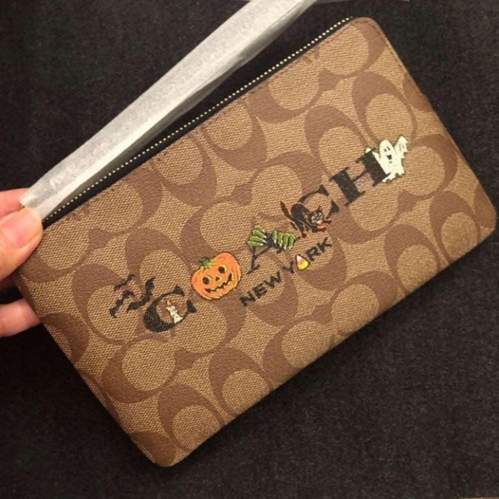 Coach Large Corner Zip Wristlet With Halloween - Picture 8 of 8